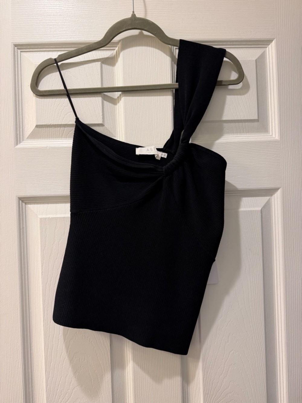 ASTR  One-Shoulder Black Twist Knit Top